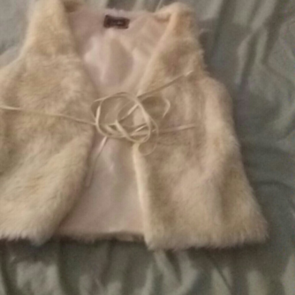 a nice furry pink short sleeves spring vest for w